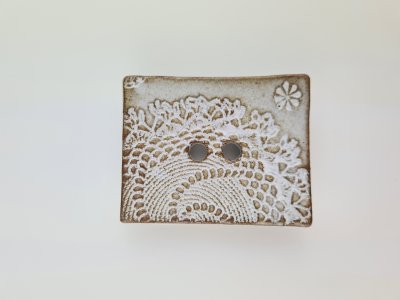 Seifenschale mini handgemacht, 6,5 x 5 cm, grau mit Spitzenmuster