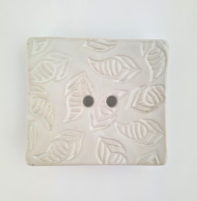 Seifenschale  klein, handgemacht, 8 x 6,5 cm, weiß mit Blattmuster
