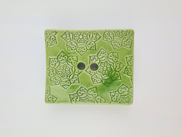 Seifenschale klein, handgemacht, 7,3 x 6 cm,  frisches grün mit Blütenstempel
